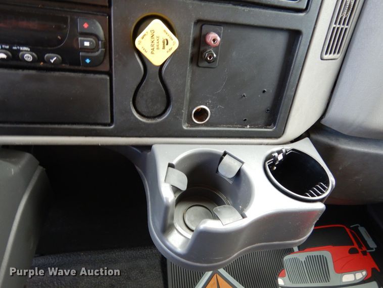 image for item JI9407 2013 International 4300  box truck