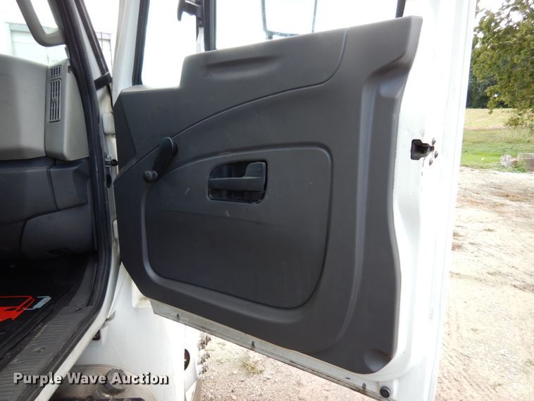 image for item JI9407 2013 International 4300  box truck