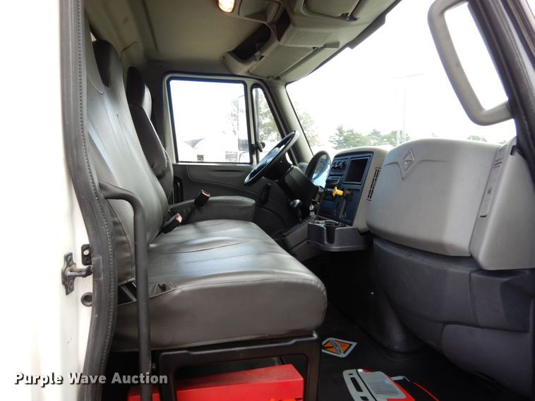 image for item JI9407 2013 International 4300  box truck