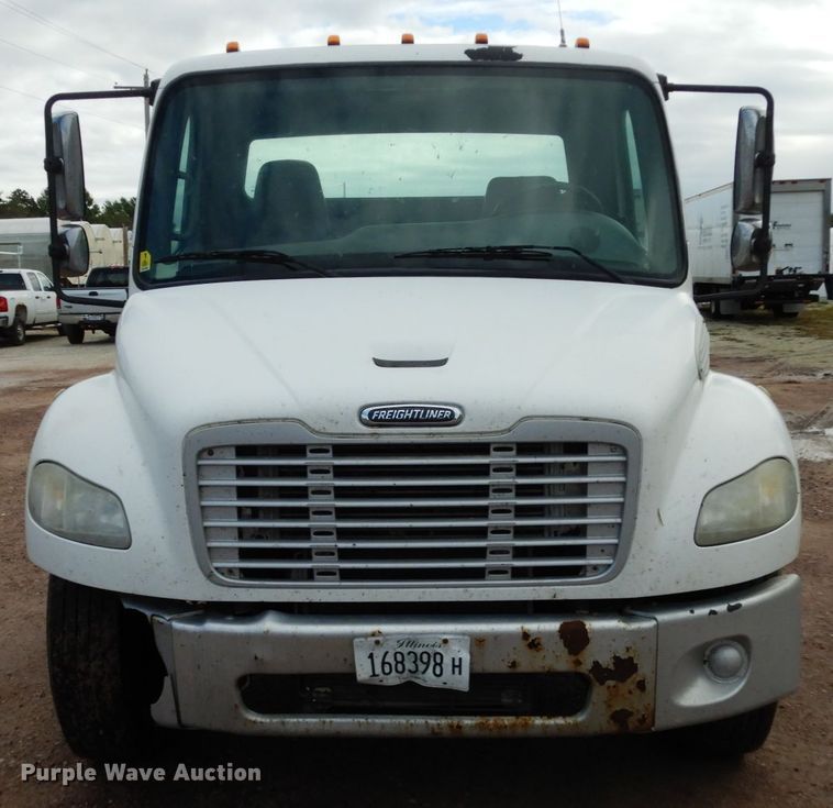 image for item JI9408 2007 Freightliner Business Class M2  truck cab and chassis