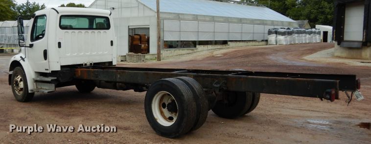 image for item JI9408 2007 Freightliner Business Class M2  truck cab and chassis