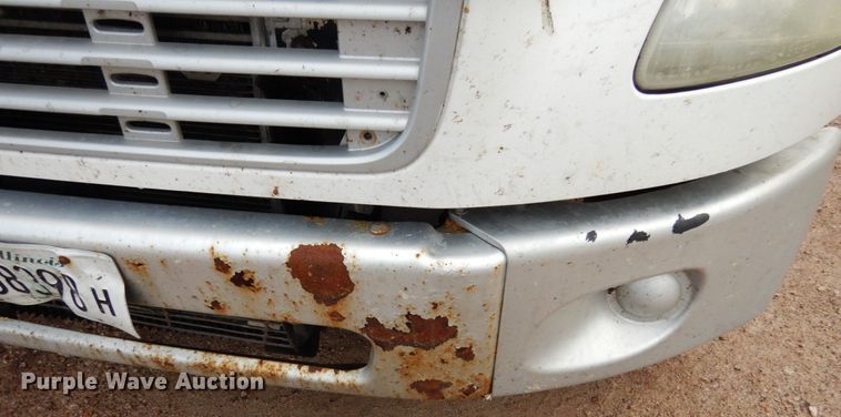 image for item JI9408 2007 Freightliner Business Class M2  truck cab and chassis