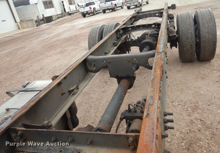 image for item JI9408 2007 Freightliner Business Class M2  truck cab and chassis