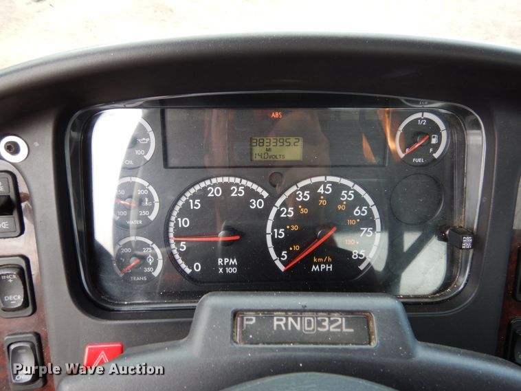 image for item JI9408 2007 Freightliner Business Class M2  truck cab and chassis