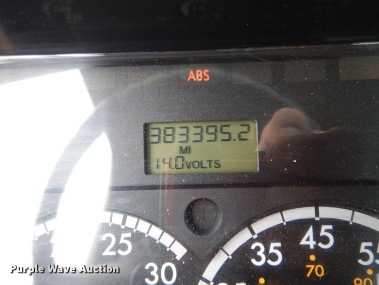 image for item JI9408 2007 Freightliner Business Class M2  truck cab and chassis