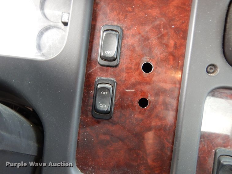 image for item JI9408 2007 Freightliner Business Class M2  truck cab and chassis