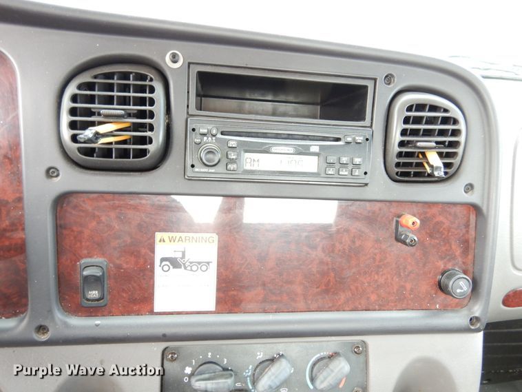 image for item JI9408 2007 Freightliner Business Class M2  truck cab and chassis