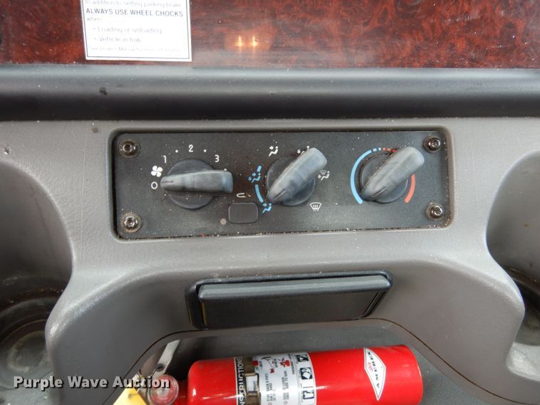 image for item JI9408 2007 Freightliner Business Class M2  truck cab and chassis