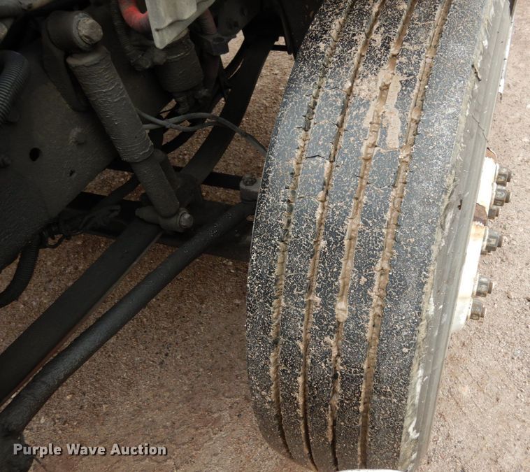 image for item JI9408 2007 Freightliner Business Class M2  truck cab and chassis