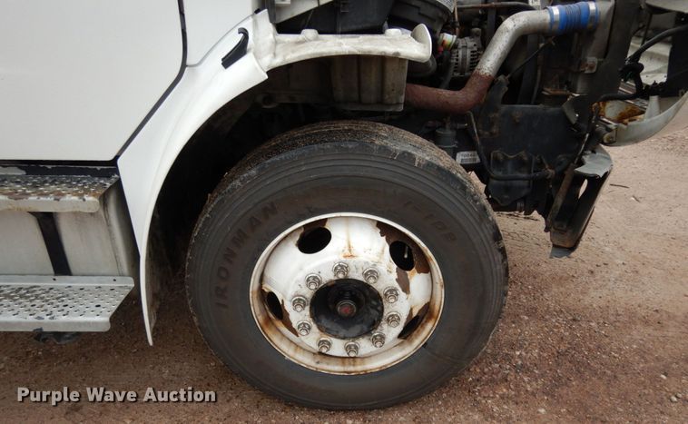 image for item JI9408 2007 Freightliner Business Class M2  truck cab and chassis