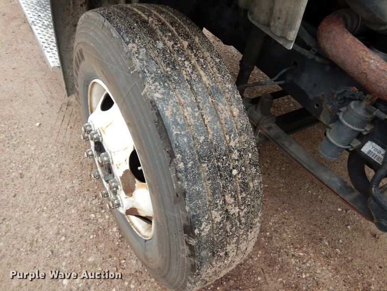 image for item JI9408 2007 Freightliner Business Class M2  truck cab and chassis