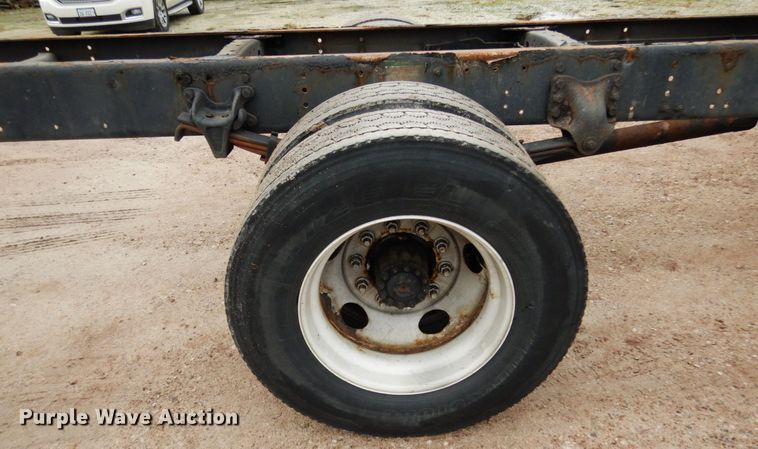 image for item JI9408 2007 Freightliner Business Class M2  truck cab and chassis