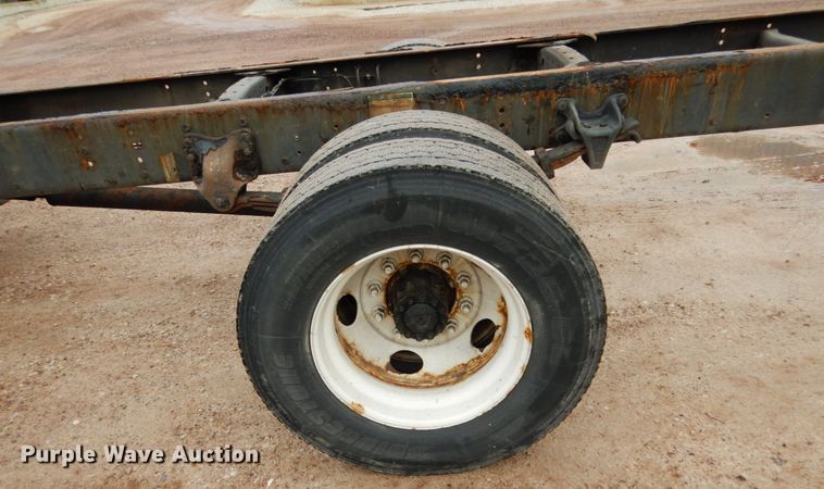 image for item JI9408 2007 Freightliner Business Class M2  truck cab and chassis