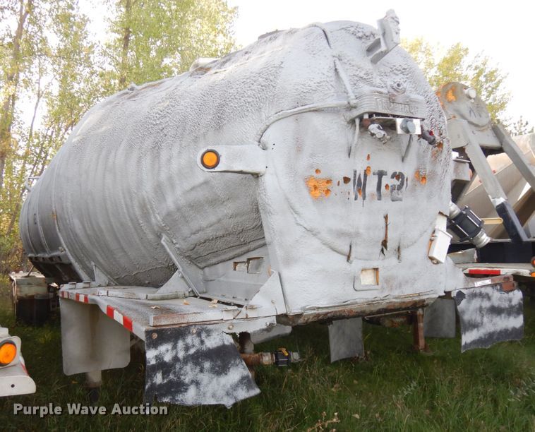 image for item JQ9287 1962 Fruehauf  pneumatic dry bulk trailer