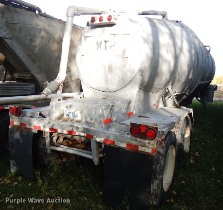 image for item JQ9287 1962 Fruehauf  pneumatic dry bulk trailer