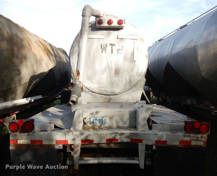 image for item JQ9287 1962 Fruehauf  pneumatic dry bulk trailer