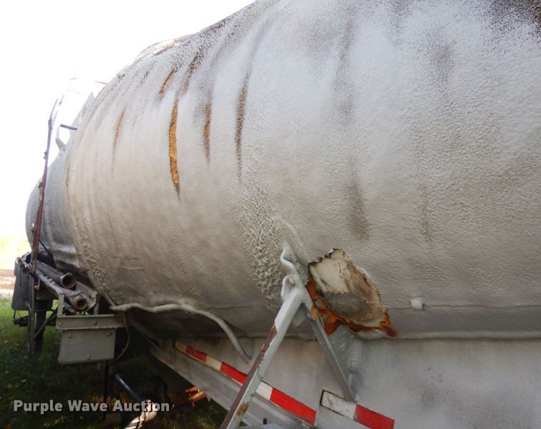 image for item JQ9287 1962 Fruehauf  pneumatic dry bulk trailer