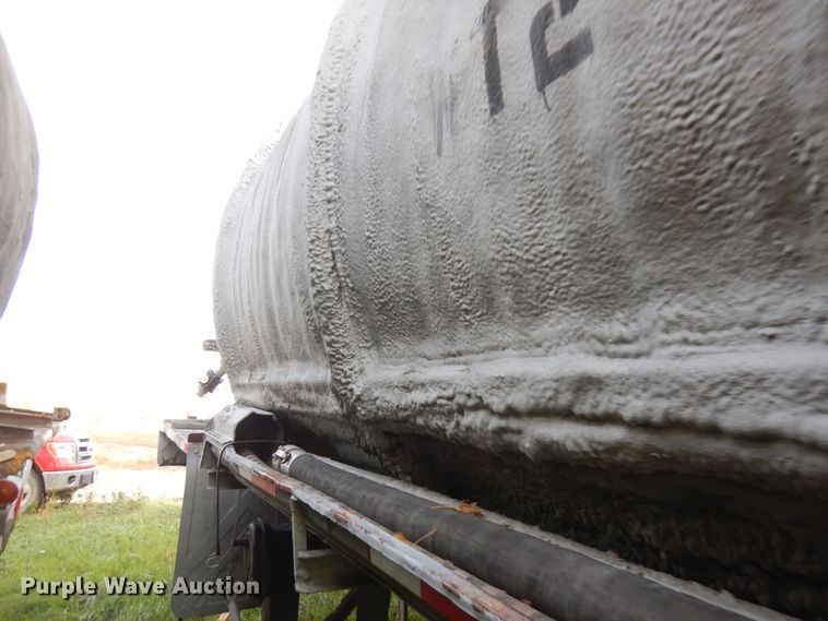 image for item JQ9287 1962 Fruehauf  pneumatic dry bulk trailer