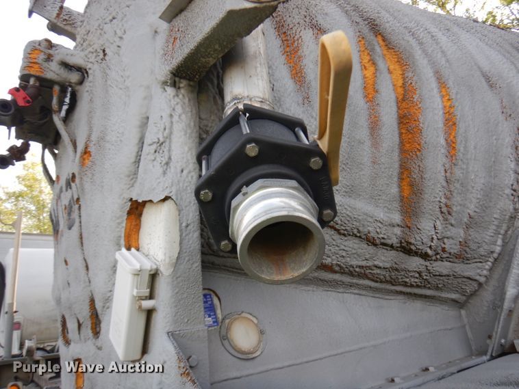 image for item JQ9287 1962 Fruehauf  pneumatic dry bulk trailer