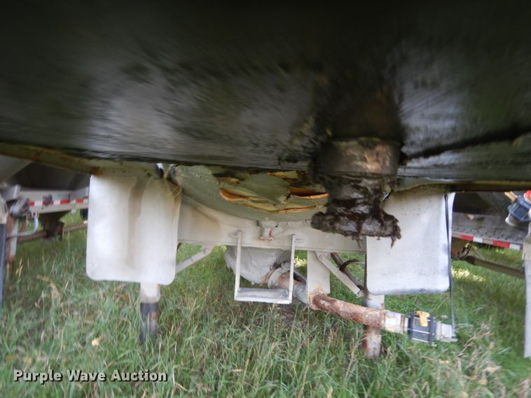 image for item JQ9287 1962 Fruehauf  pneumatic dry bulk trailer