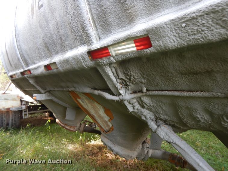 image for item JQ9287 1962 Fruehauf  pneumatic dry bulk trailer