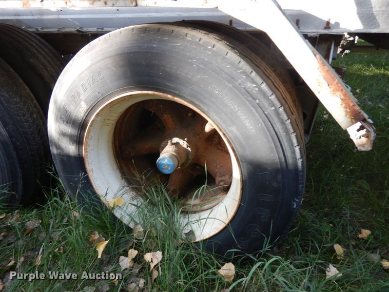 image for item JQ9287 1962 Fruehauf  pneumatic dry bulk trailer