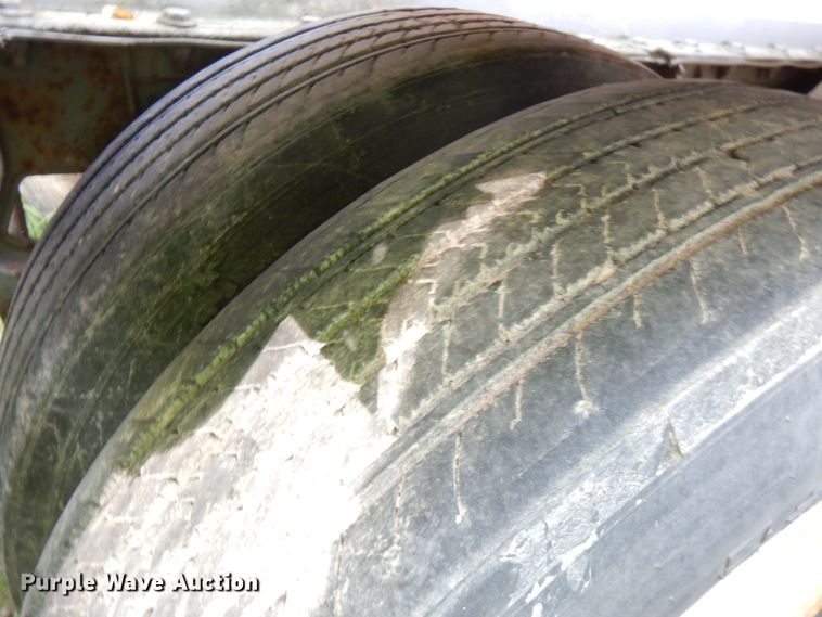 image for item JQ9287 1962 Fruehauf  pneumatic dry bulk trailer