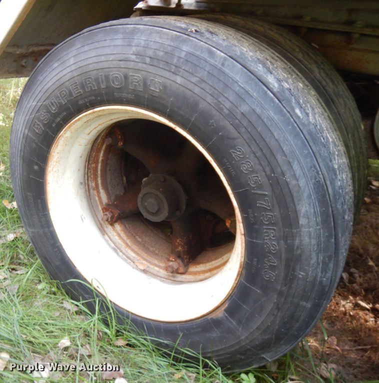 image for item JQ9287 1962 Fruehauf  pneumatic dry bulk trailer