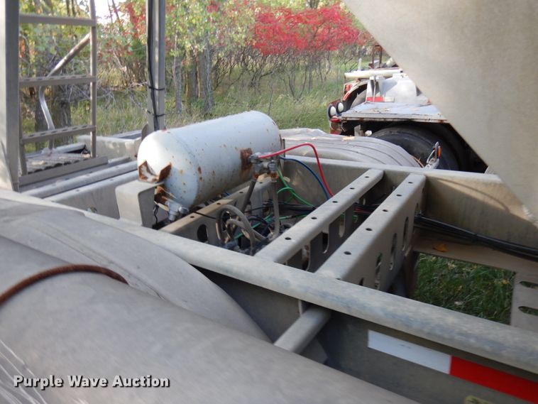 image for item JQ9288 2006 Stevens Pneumatics  pneumatic dry bulk trailer