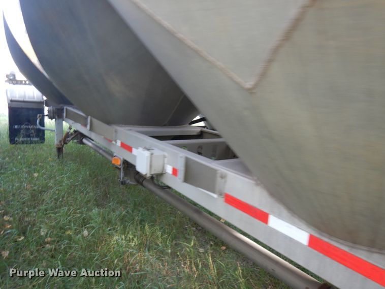 image for item JQ9288 2006 Stevens Pneumatics  pneumatic dry bulk trailer