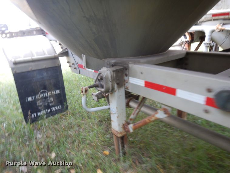 image for item JQ9288 2006 Stevens Pneumatics  pneumatic dry bulk trailer