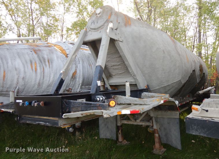 image for item JQ9290 1981 Trailmobile  pneumatic dry bulk trailer