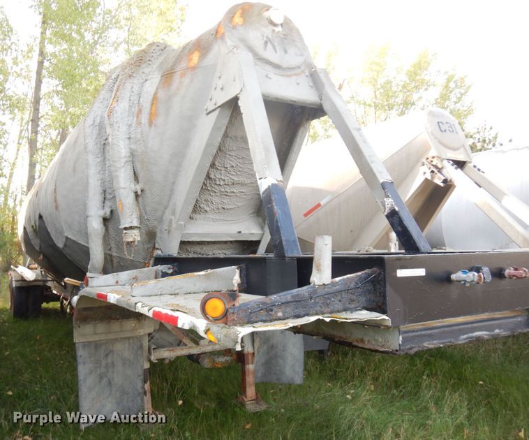 image for item JQ9290 1981 Trailmobile  pneumatic dry bulk trailer