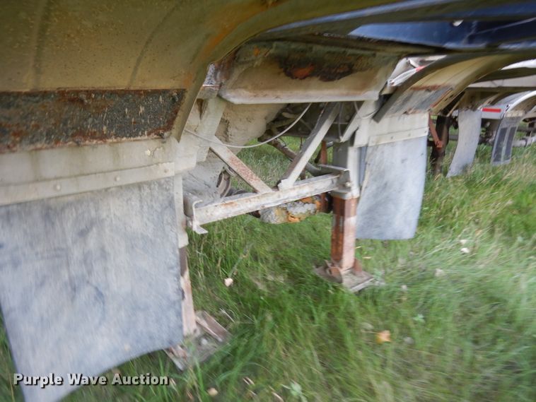 image for item JQ9290 1981 Trailmobile  pneumatic dry bulk trailer