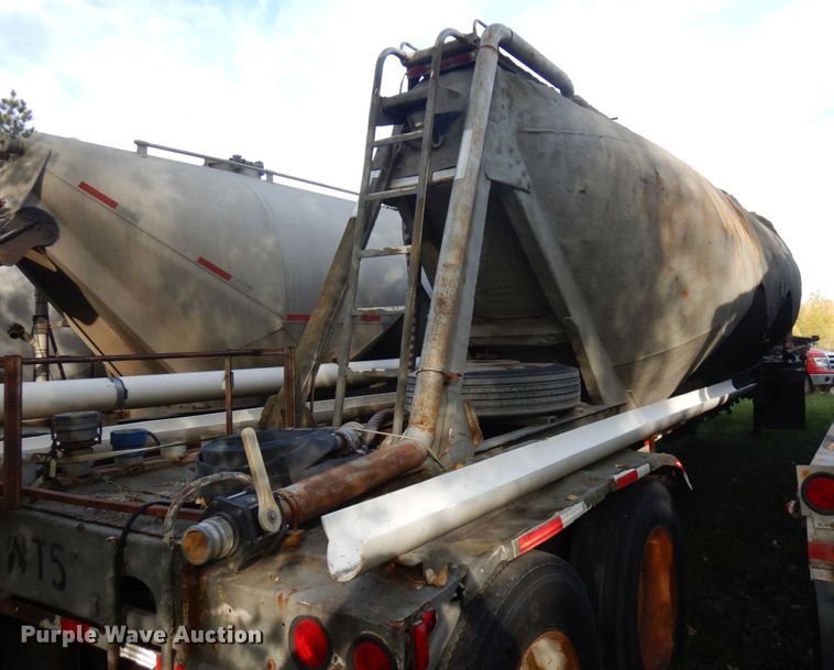 image for item JQ9290 1981 Trailmobile  pneumatic dry bulk trailer