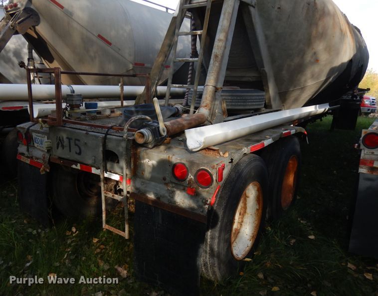 image for item JQ9290 1981 Trailmobile  pneumatic dry bulk trailer