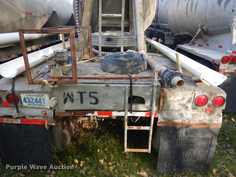 image for item JQ9290 1981 Trailmobile  pneumatic dry bulk trailer