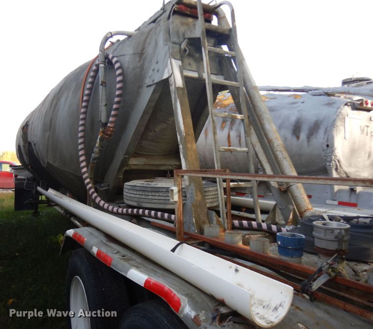 image for item JQ9290 1981 Trailmobile  pneumatic dry bulk trailer