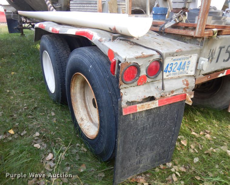 image for item JQ9290 1981 Trailmobile  pneumatic dry bulk trailer