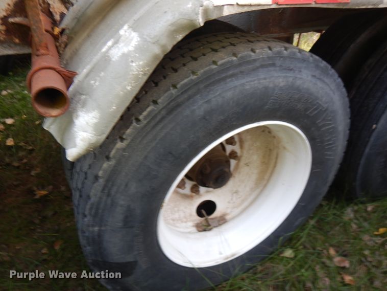 image for item JQ9290 1981 Trailmobile  pneumatic dry bulk trailer