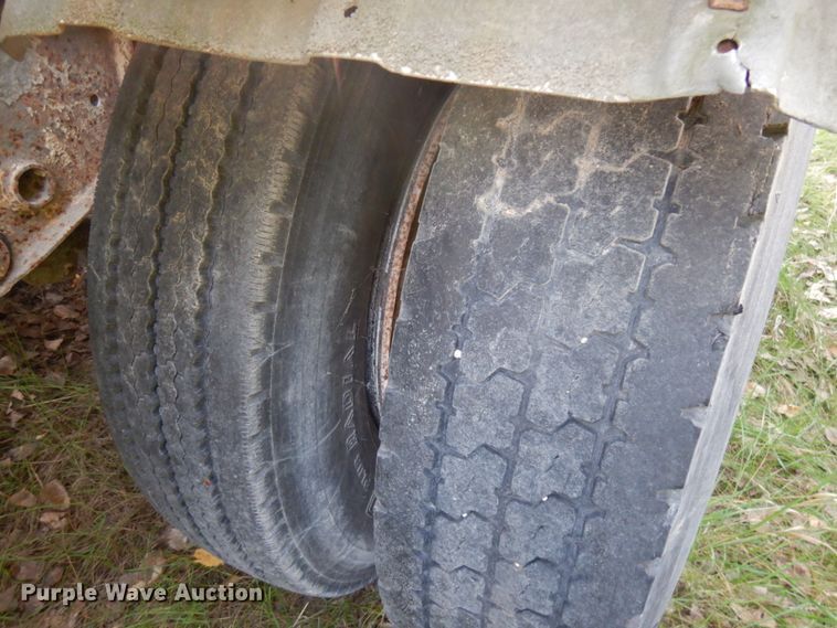 image for item JQ9290 1981 Trailmobile  pneumatic dry bulk trailer