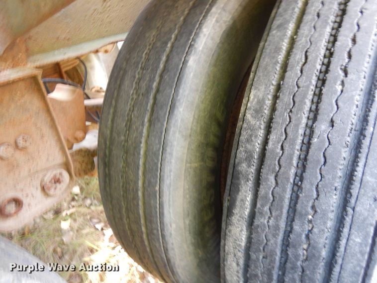 image for item JQ9290 1981 Trailmobile  pneumatic dry bulk trailer