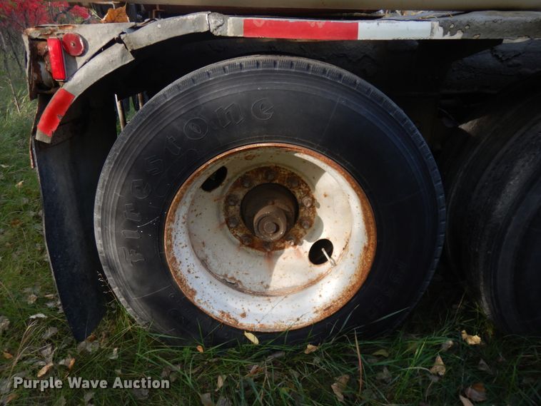 image for item JQ9290 1981 Trailmobile  pneumatic dry bulk trailer