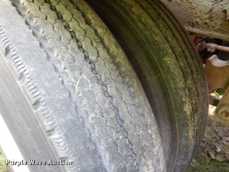 image for item JQ9290 1981 Trailmobile  pneumatic dry bulk trailer