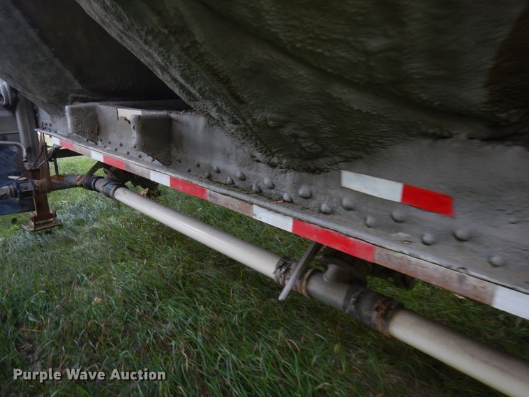 image for item JQ9290 1981 Trailmobile  pneumatic dry bulk trailer