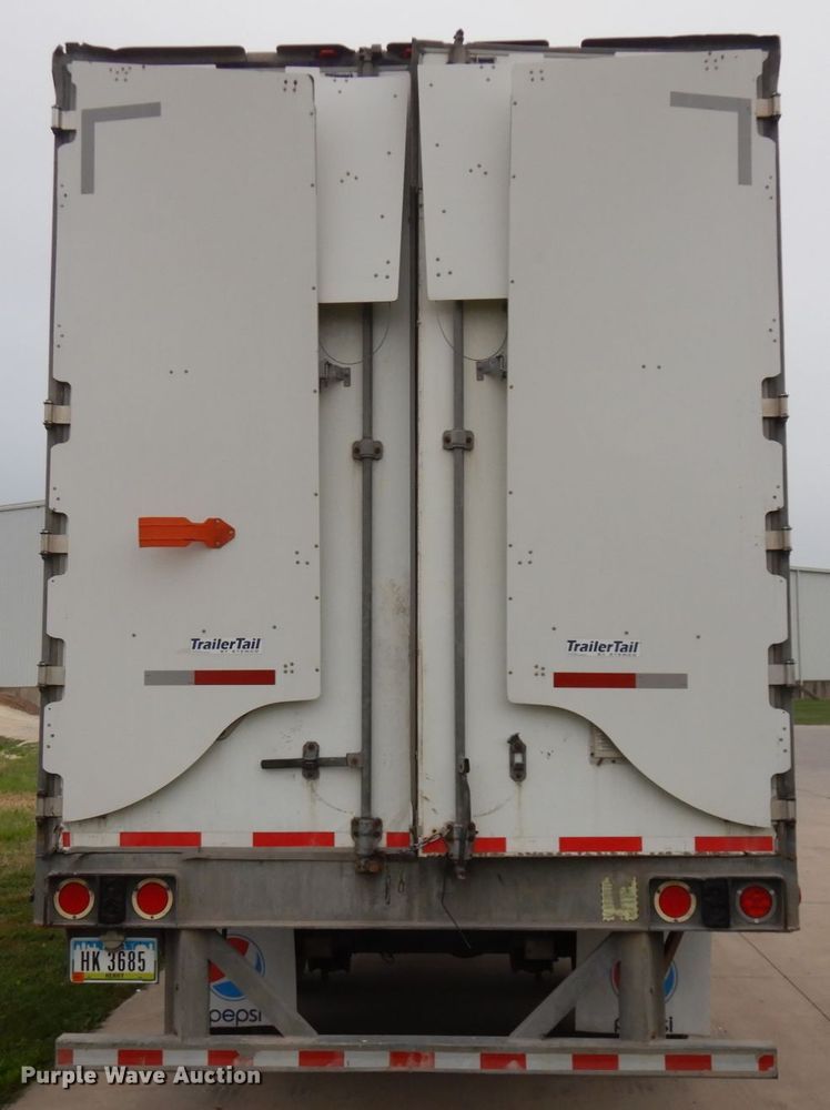 image for item JQ9348 2004 Manac 94253001  dry van trailer