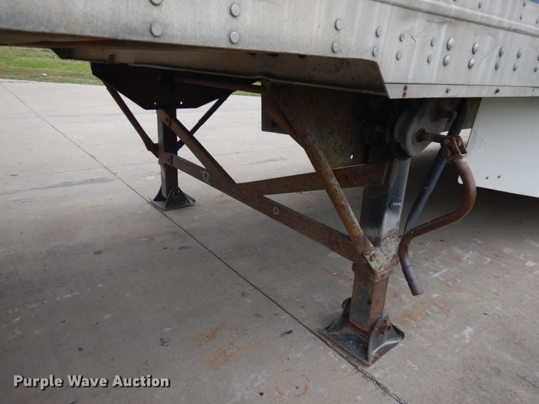 image for item JQ9348 2004 Manac 94253001  dry van trailer