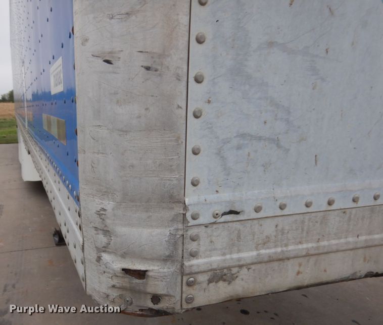 image for item JQ9348 2004 Manac 94253001  dry van trailer