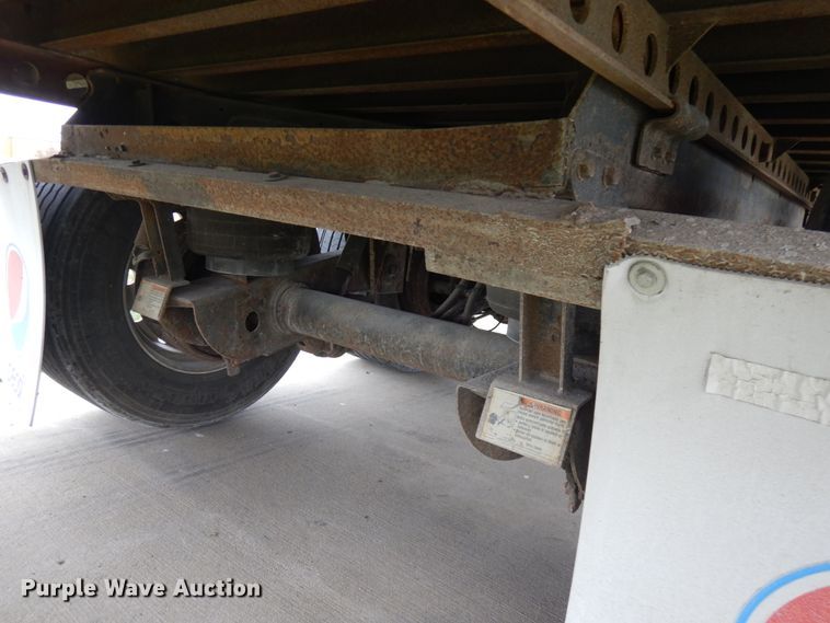 image for item JQ9348 2004 Manac 94253001  dry van trailer