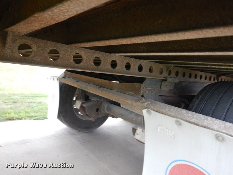 image for item JQ9348 2004 Manac 94253001  dry van trailer